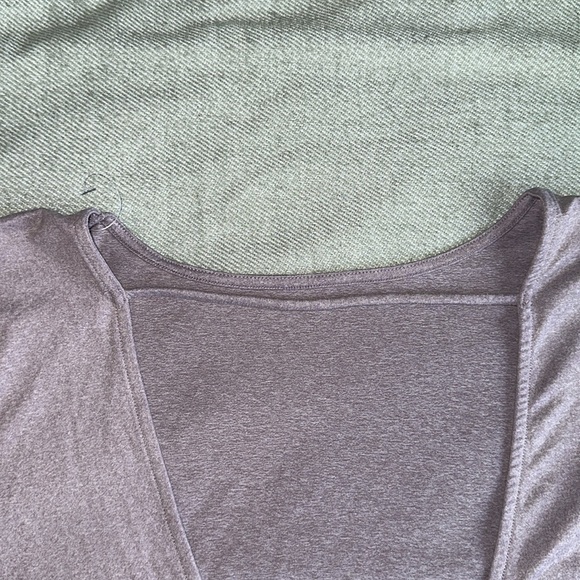 NWOT  RW&CO Long Sleeve w/ Open Back - Picture 4 of 5